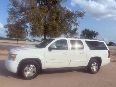 Used 2013 Chevrolet Suburban LS RWD image 6