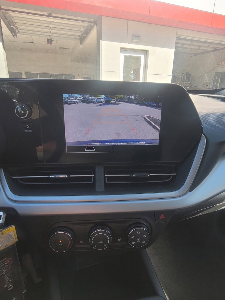 Used 2024 Chevrolet Trax LS w/ LS Convenience Package FWD image 27