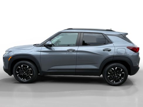 Used 2022 Chevrolet TrailBlazer LT w/ Convenience Package FWD image 2