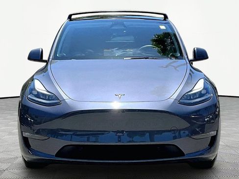 Used 2023 Tesla Model Y 2WD image 3