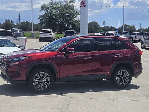 Used 2022 Toyota RAV4 Limited AWD/4WD image 24