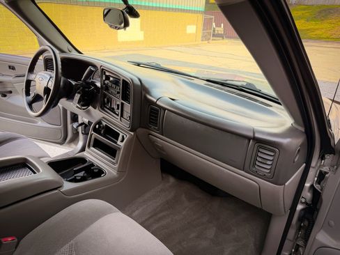 Used 2006 Chevrolet Suburban LS w/ Smart Select Package image 7