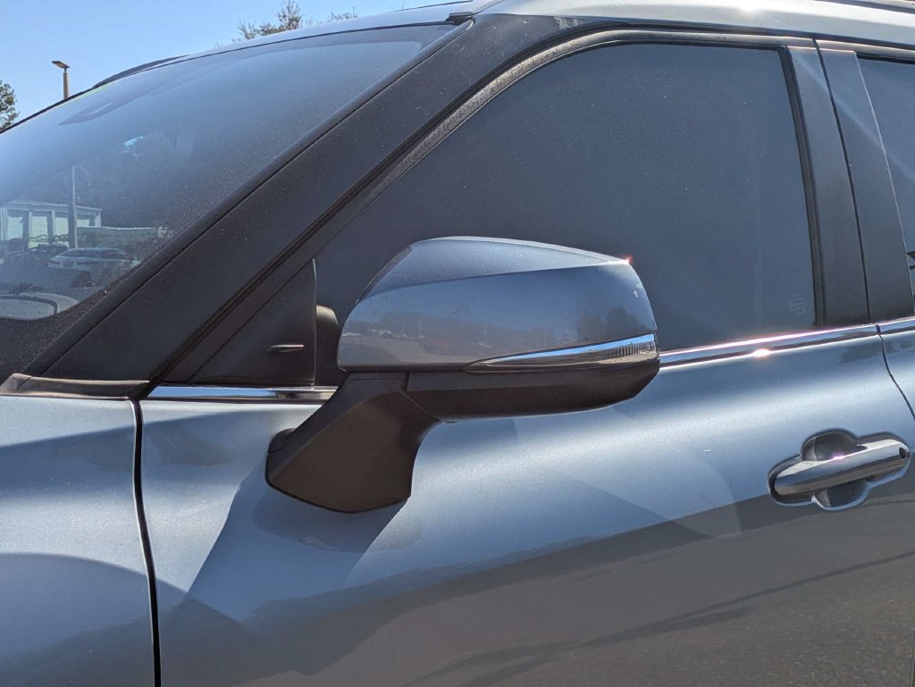 Used 2023 Toyota Highlander XLE FWD image 11