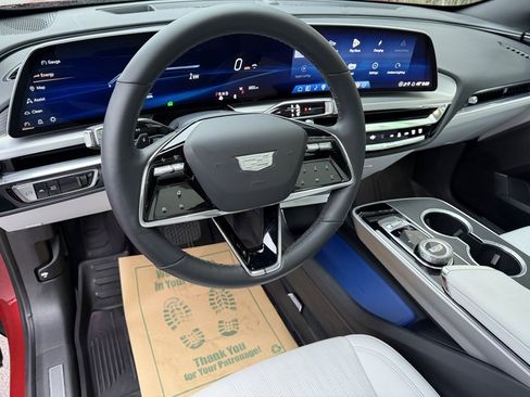 Used 2025 Cadillac Lyriq Luxury image 12