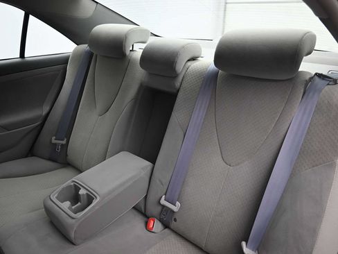 Used 2009 Toyota Camry LE FWD image 12