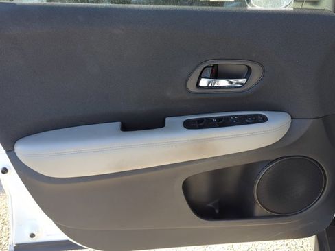 Used 2022 Honda HR-V LX image 7