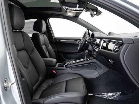 Certified 2025 Porsche Macan image 25