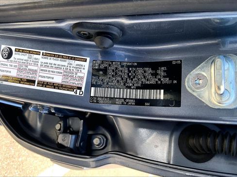 Used 2005 Toyota Highlander 4WD V6 w/ Preferred Pkg image 35