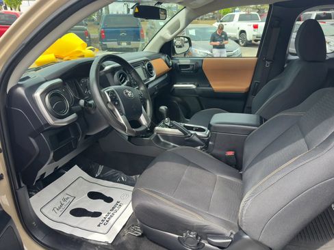 Used 2016 Toyota Tacoma SR5 w/ Exterior Package image 20