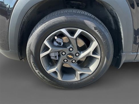Used 2025 Chevrolet Trax LT w/ Driver Confidence Package image 14