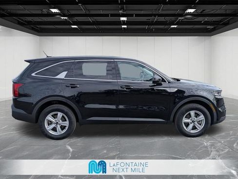Used 2023 Kia Sorento LX AWD/4WD image 6