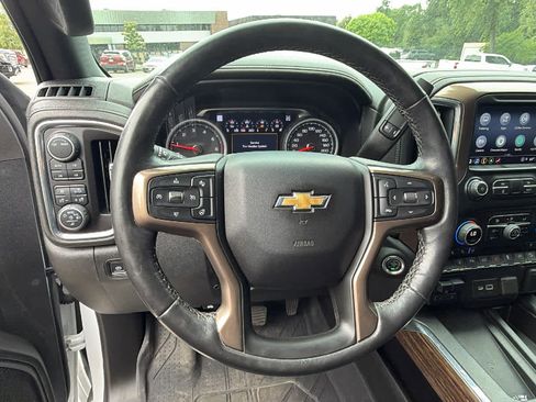 Used 2022 Chevrolet Silverado 2500 High Country w/ Technology Package AWD/4WD image 15