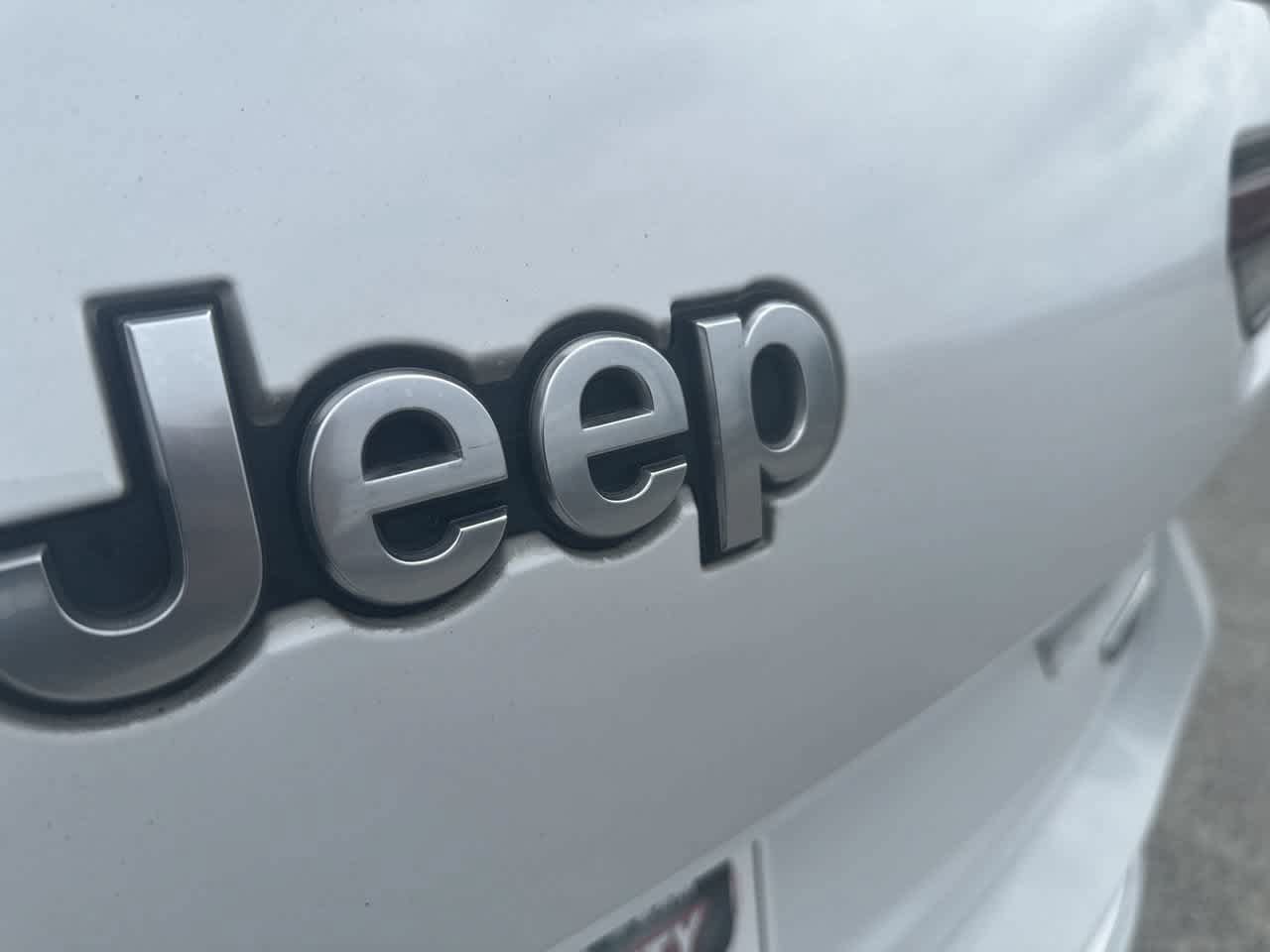 Used 2022 Jeep Grand Cherokee L Summit w/ Advanced Protech Group IV AWD/4WD image 11