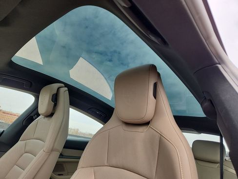 Used 2025 Porsche Taycan image 14