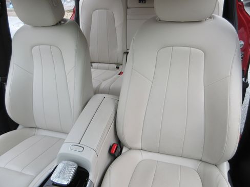 Used 2022 Mercedes-Benz GLB 250 4MATIC image 13