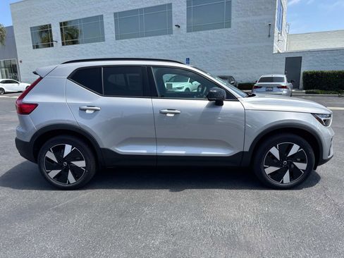 New 2025 Volvo EX40 Core w/ Climate Package image 3