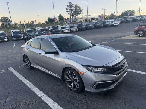 Used 2020 Honda Civic Touring image 3