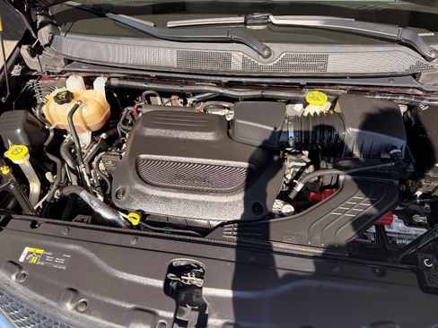 Used 2019 Chrysler Pacifica Touring-L image 24