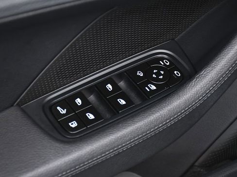 Used 2025 Porsche Panamera 4 image 9