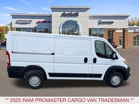Used 2025 RAM ProMaster 2500 w/ Convenience Group FWD image 7