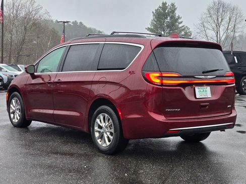 Used 2022 Chrysler Pacifica Touring-L image 17