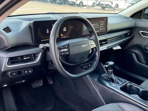 Certified 2025 Kia K4 LX image 2