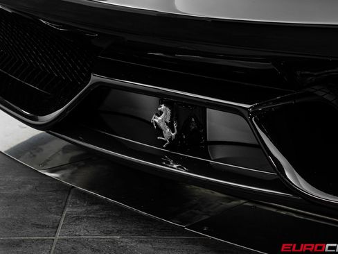 Used 2015 Ferrari 458 Speciale Coupe RWD image 13