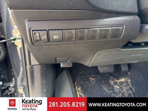 Used 2025 Toyota Corolla LE image 12