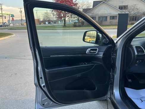 Used 2019 Jeep Grand Cherokee Limited image 37