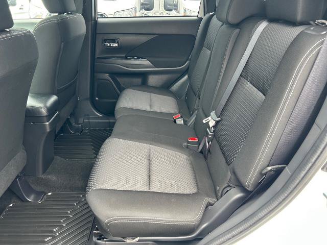 Used 2018 Mitsubishi Outlander LE AWD/4WD image 11