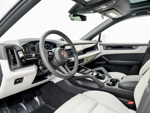 Certified 2026 Porsche Cayenne Coupe AWD/4WD image 4