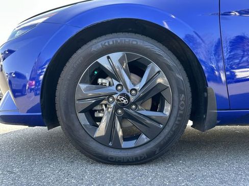 Used 2022 Hyundai Elantra SEL image 11