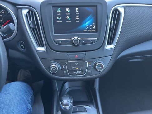 Used 2018 Chevrolet Malibu LS FWD image 20