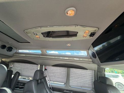 Used 2017 Chevrolet Express 2500 RWD image 36
