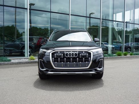 Certified 2025 Audi Q7 3.0T Premium Plus image 5