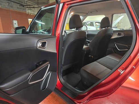 Used 2023 Kia Soul LX image 19