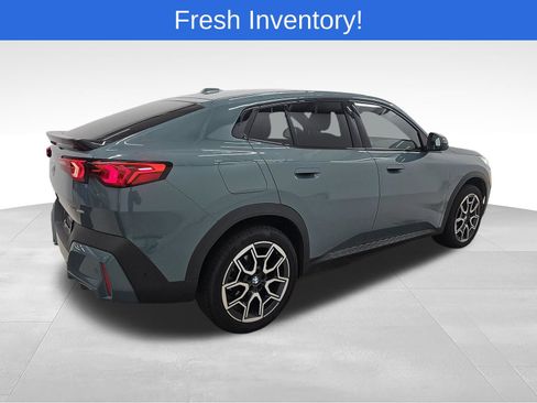 Certified 2025 BMW X2 xDrive28i AWD/4WD image 4