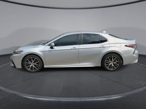 Used 2023 Toyota Camry SE w/ Convenience Package FWD image 5