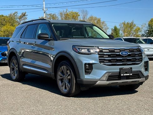 New 2025 Ford Explorer Active w/ Active Comfort Package image 1