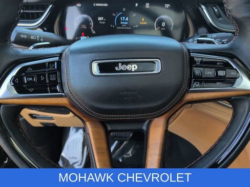 Used 2023 Jeep Grand Cherokee L Summit AWD/4WD image 11