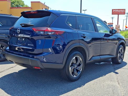 Used 2024 Nissan Rogue SV AWD/4WD image 7