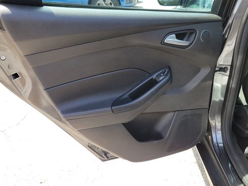 Used 2017 Ford Focus SEL w/ Cold Weather Package FWD image 11