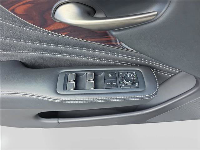Used 2021 Lexus LS 500h AWD image 27