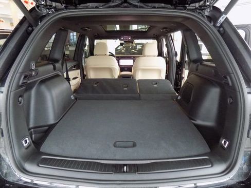 New 2026 Jeep Grand Cherokee Limited w/ Luxury Tech Group II RWD image 32