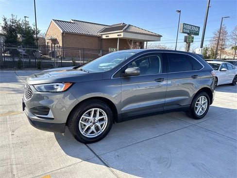 Used 2023 Ford Edge SEL image 3
