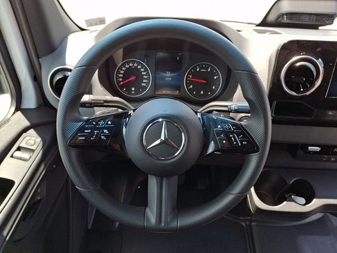 Used 2026 Mercedes-Benz Sprinter 2500 image 19