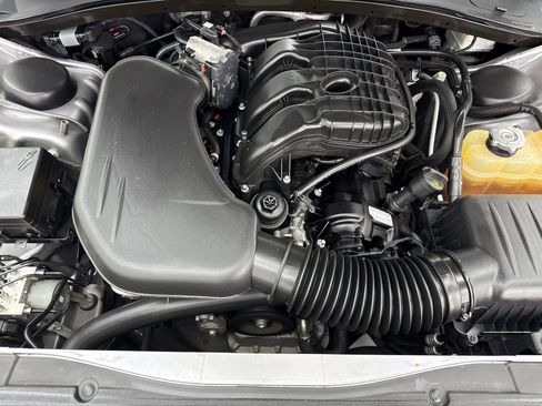 Used 2018 Chrysler 300 Limited w/ Safetytec Plus Group RWD image 54