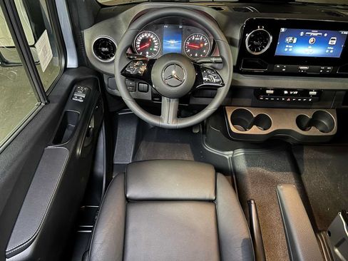 Used 2025 Mercedes-Benz Sprinter 2500 image 41