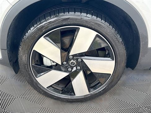 Used 2023 Volvo XC40 Recharge Plus image 33