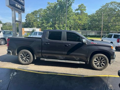 Used 2024 Chevrolet Silverado 1500 LT w/ Z71 Off-Road Package AWD/4WD image 11